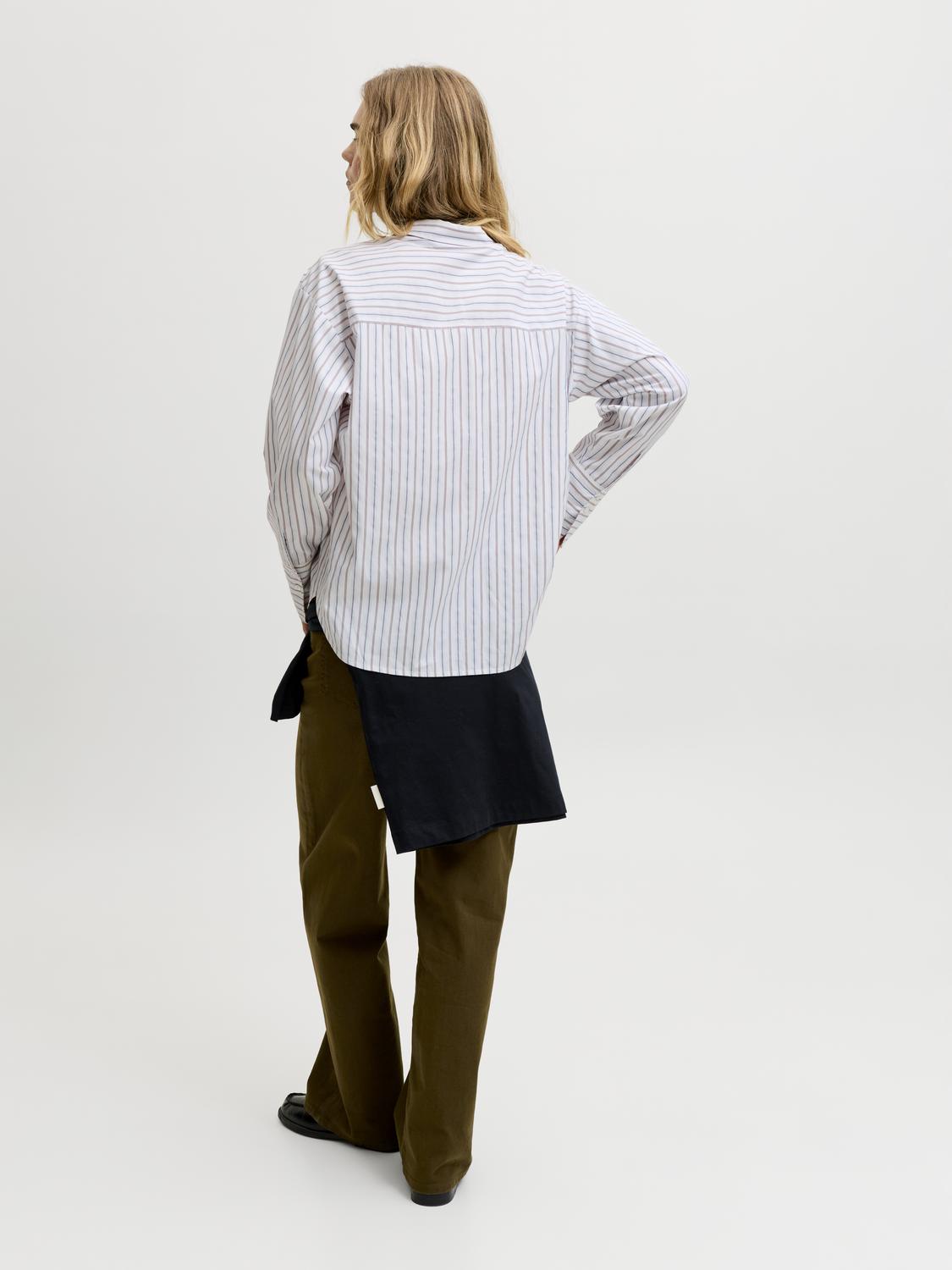 model_shot-back